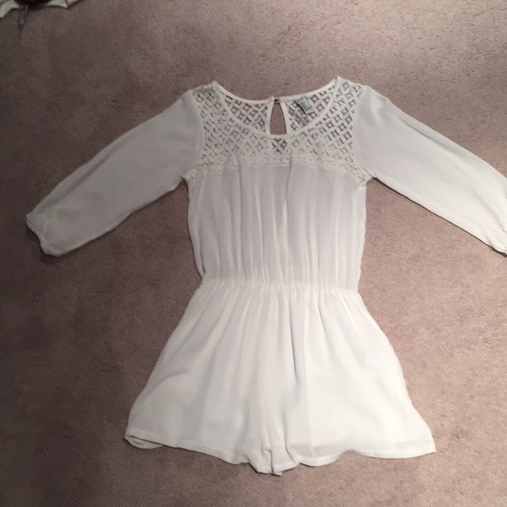 White romper - Picture 1 of 2